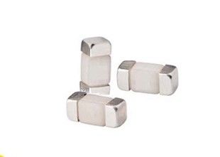 품질  Withstand Inrush CQ24LT 002 6.1x2.6mm Ceramic Time Lag Chip Fuse 2A 350V 6125 For LED Lighting Overcurrent Protection 공장