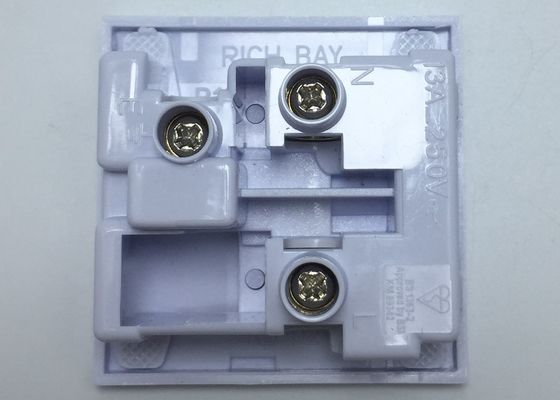 BSI는 RB-02 영국 소켓 여성 출구 3 폴란드 13A 250V 영국 벽면 힘 전기 마개 및 소켓 BS 1363년을 찬성했습니다