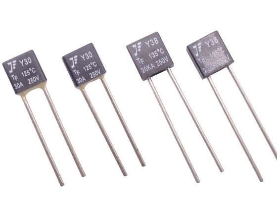 UL VDE CCC AUPO 광선 합금 열 신관 성분 열은 A7-15A-F 커트오프 TF 138C 15A 250V 열 보호자를 연결합니다