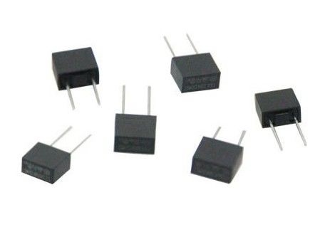 CCC CQC PSE PCB 광선 납을 첨가하는 상자는 느린 한번 불기 소형 신관 MST 002 2A 250VAC 300V 400V 8.35x7.7mm를 형성했습니다